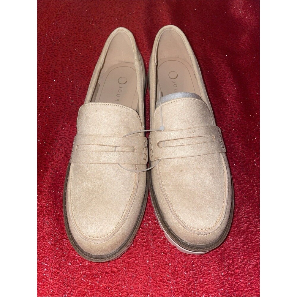 Journee Collection Women’s Leather Loafer Flats Size 9M Color Sand Kenly